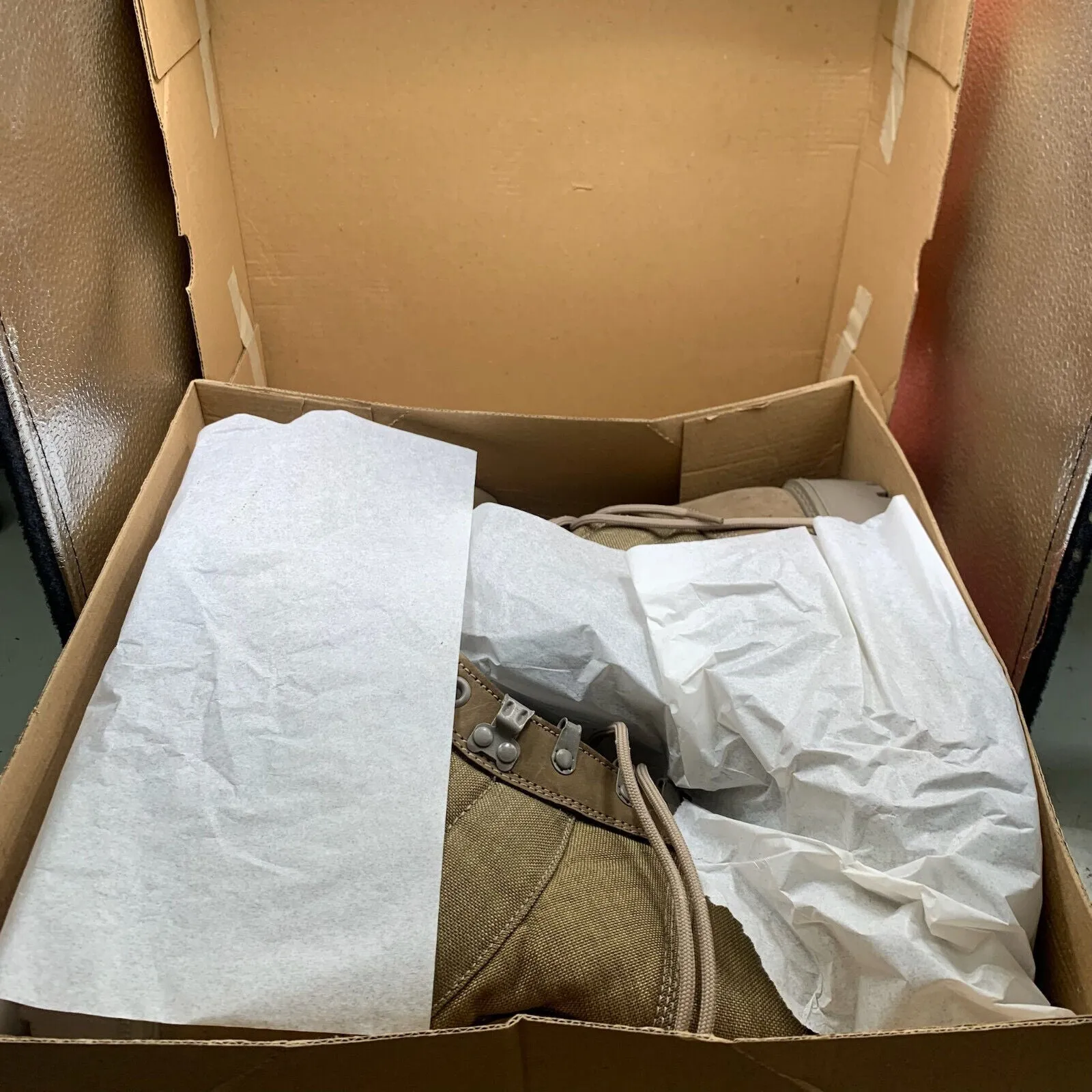 British Army Cordora Lightweight Combat Patrol Boots Desert Tan- 8M - NEW IN BOX