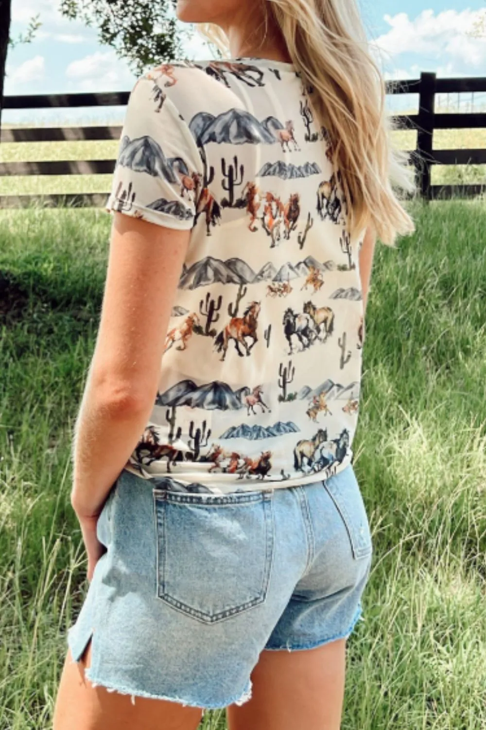 Mustang River Tee – Wild Horse Western Mesh Print Top