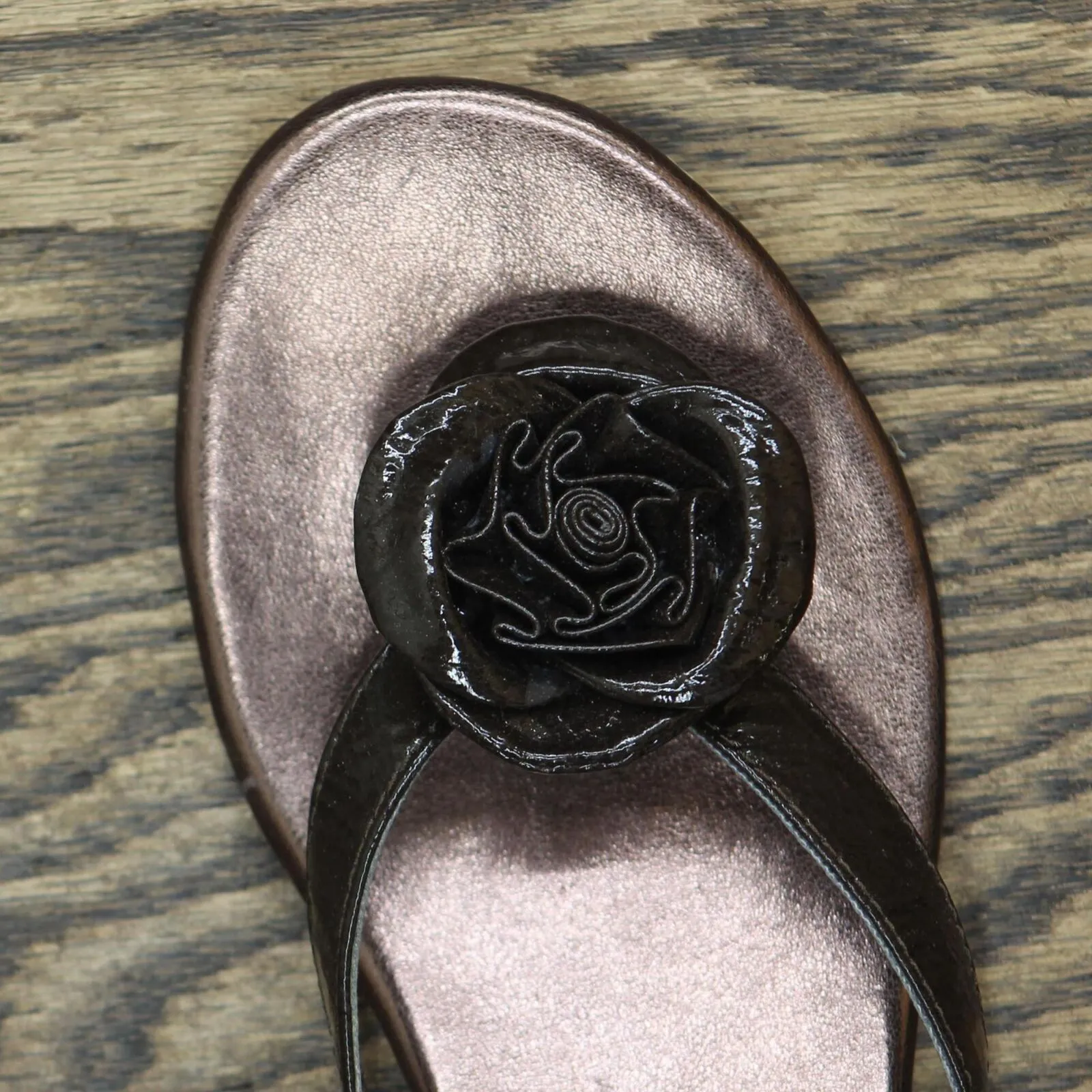 Rampage Womens Vintage Rose Thong Sandals 167417421b3565 Brown Patent 6.5M