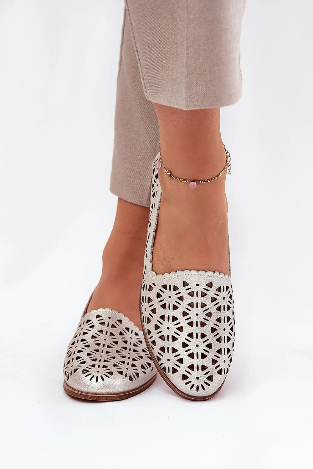 Women's lacy pattern natural leather loafers